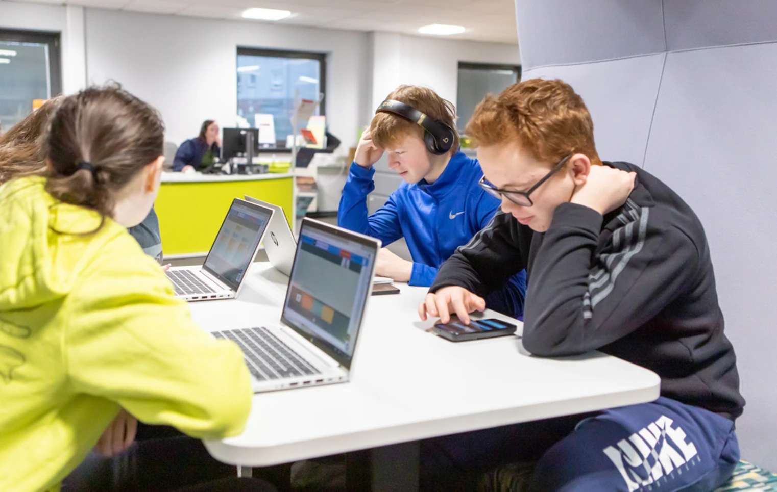 Group of students working on laptops and mobile devices in the Library and Flexible Learning Centre at Glasgow Kelvin College’s Easterhouse Campus. Group of students working on laptops and mobile devices in the Library and Flexible Learning Centre at Glasgow Kelvin College’s Easterhouse Campus.