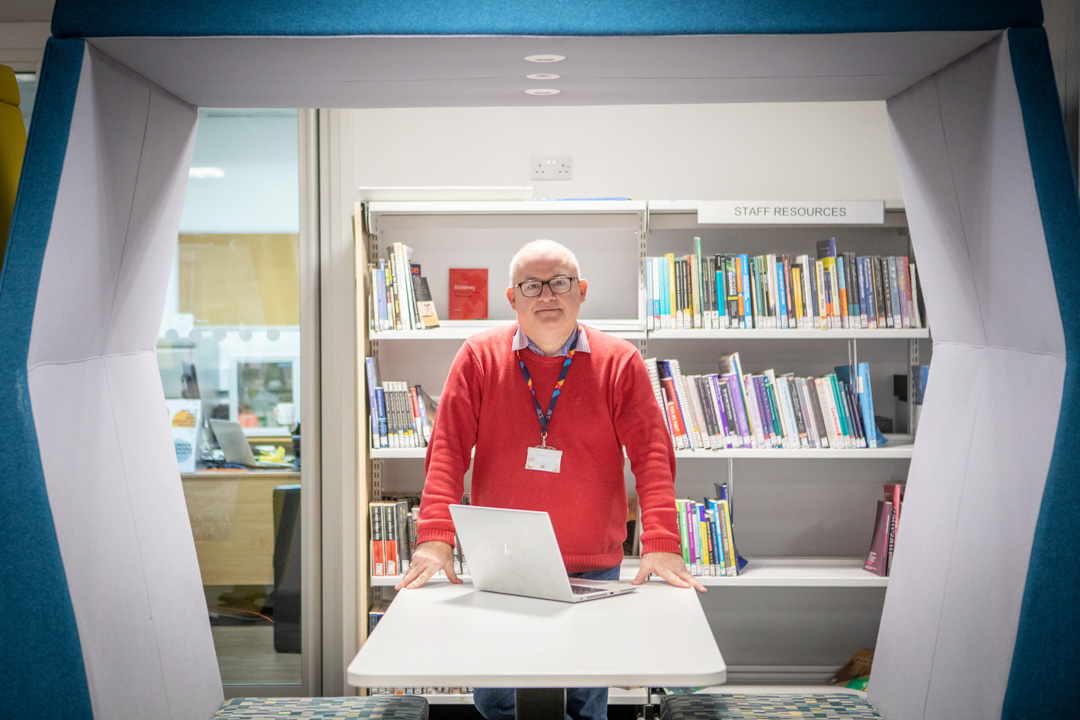 Advice and Guidance staff member in a learning resource area at Glasgow Kelvin College.